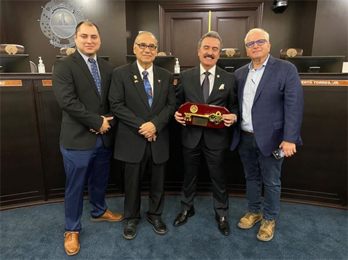 Eduardo Garza Key to the City of Laredo